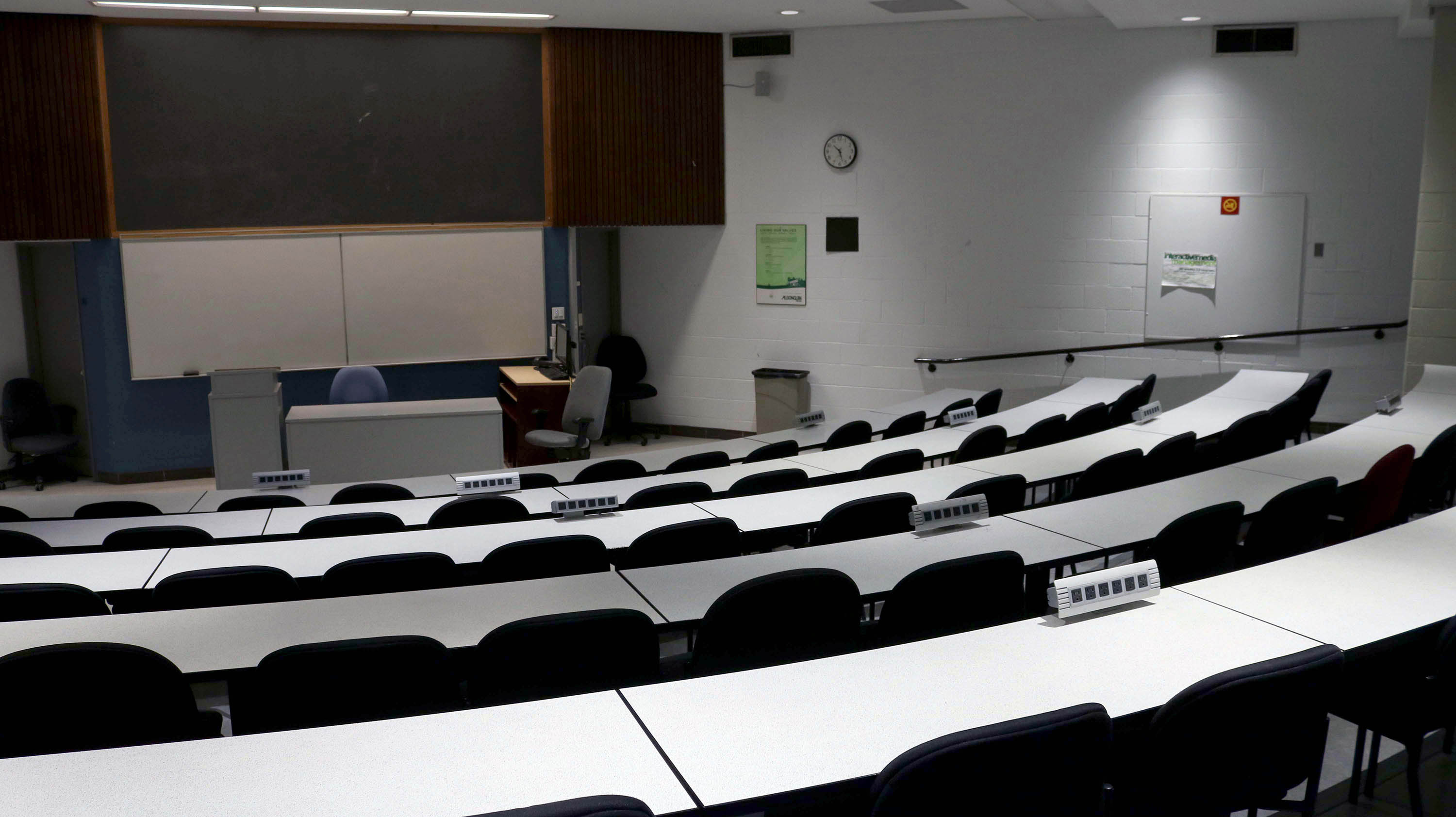 Photo of room b170 - student view